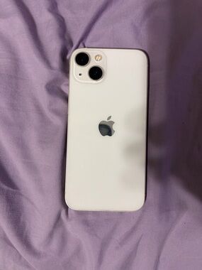 SOLD iPhone 13 Starlight 128gb
